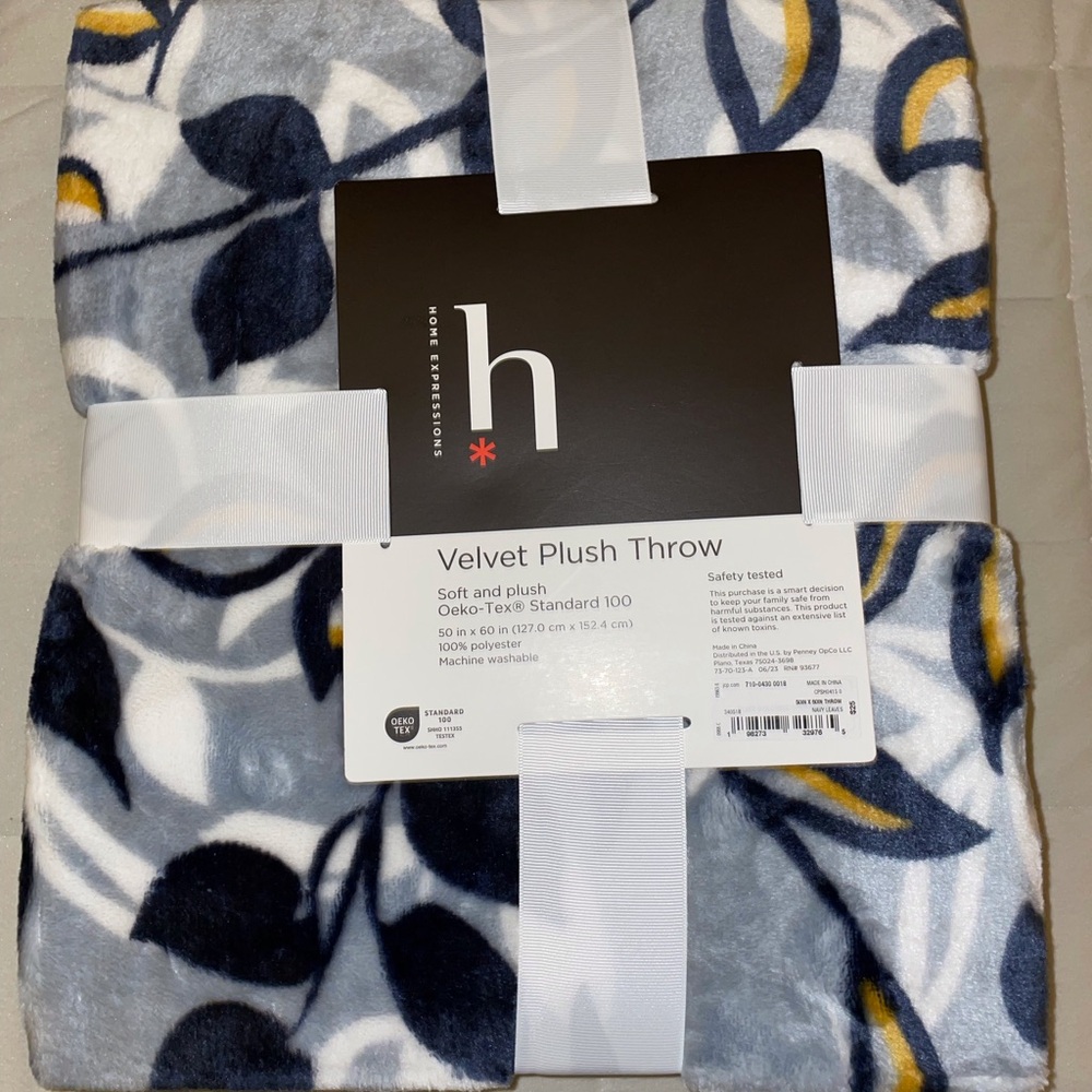 Home Expressions Velvet 50”x 60”  Plush Throw - Navy Leaves